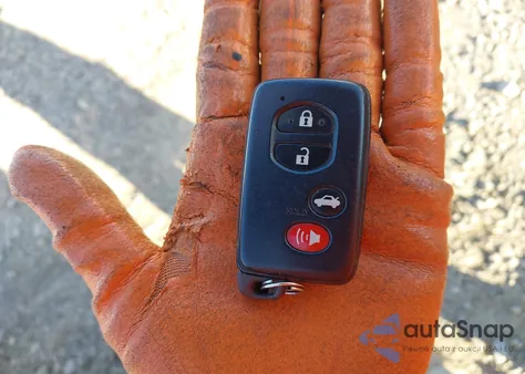 2011 Toyota Avalon Limited z USA, uszkodzony, nr VIN 4T1BK3DB5BU383313